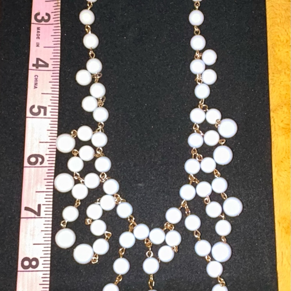 Elegant White and Gold Necklace